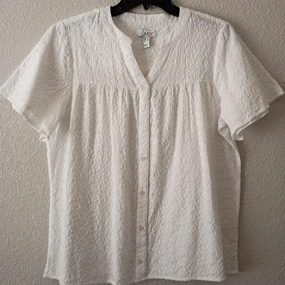 NWOT D&Co White All Over Embroidered Cotton Button Up Top - Picture 2 of 8